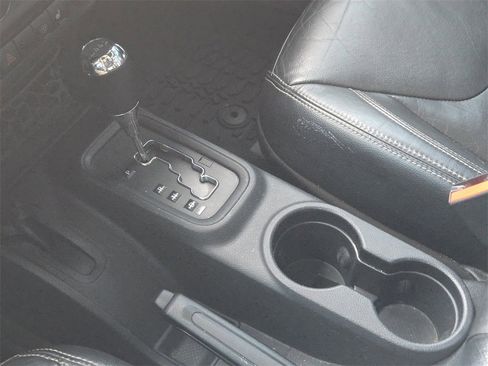 Used 2015 Jeep Wrangler Unlimited Rubicon image 15