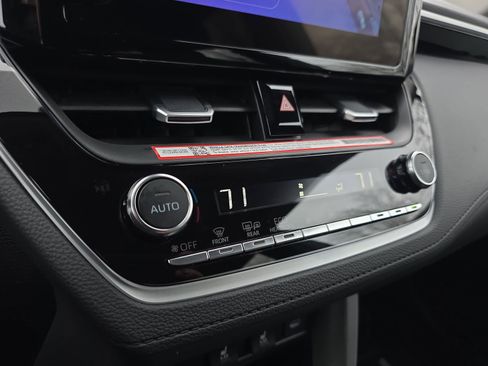 Used 2025 Toyota Corolla Cross XLE w/ Convenience Package image 24