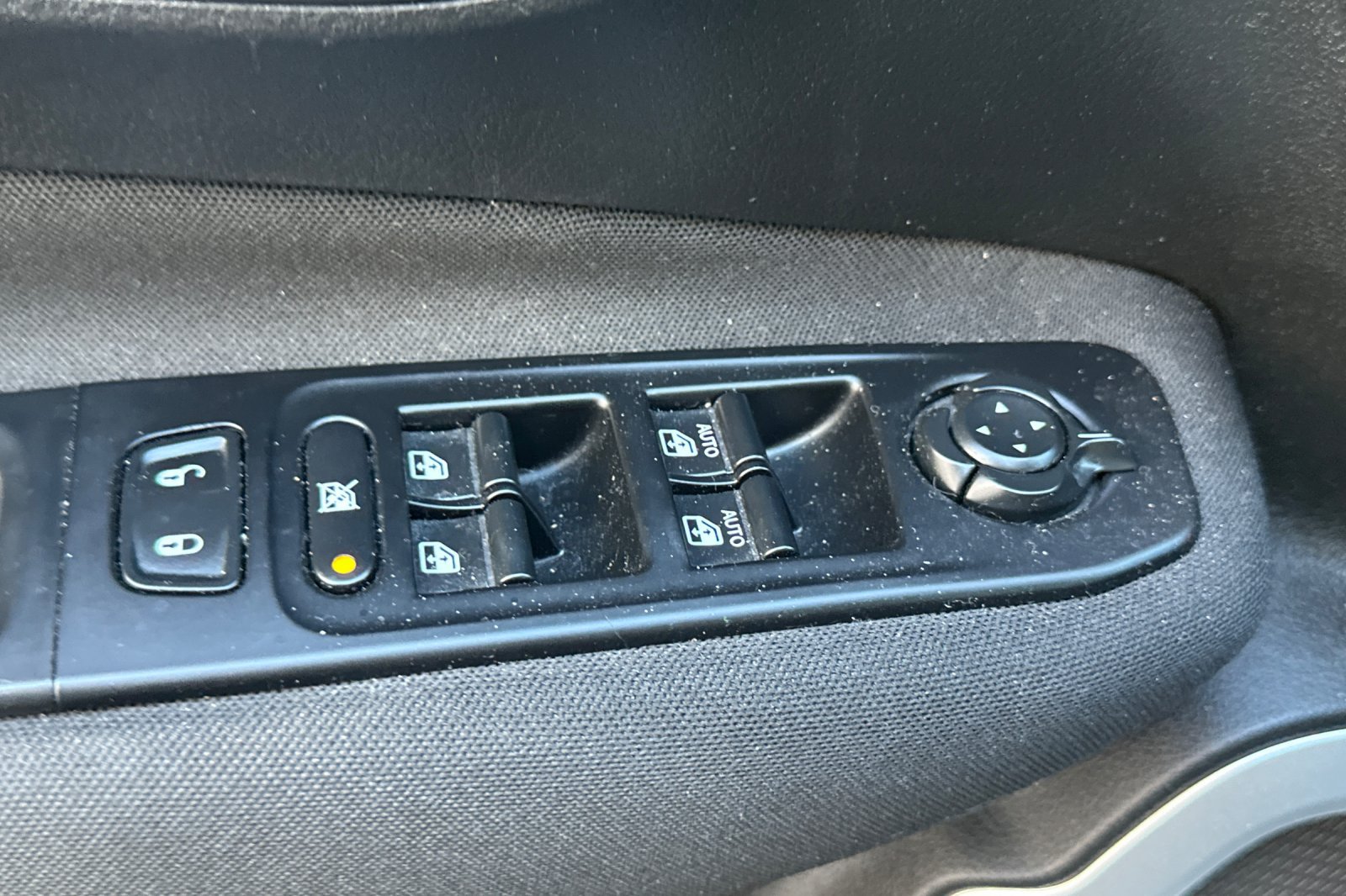 Used 2018 Jeep Renegade Latitude FWD image 12