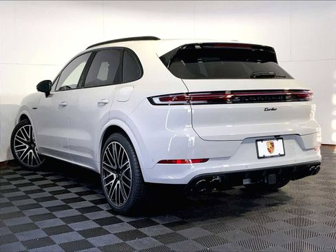 New 2026 Porsche Cayenne Turbo image 3