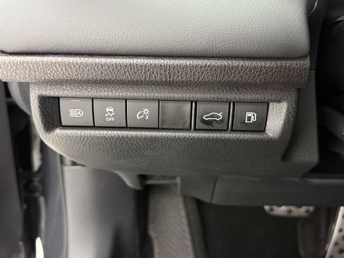Used 2025 Toyota Camry XSE FWD image 14