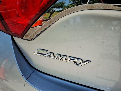 Used 2015 Toyota Camry SE FWD image 19