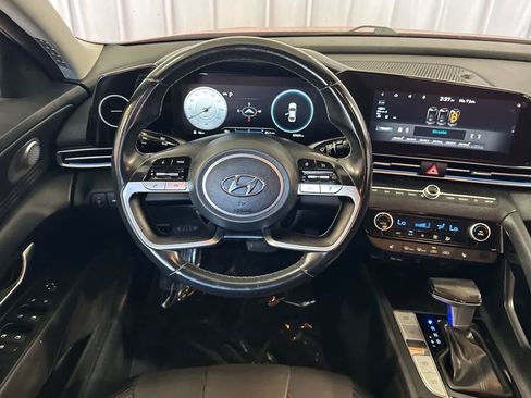 Used 2021 Hyundai Elantra Limited FWD image 16