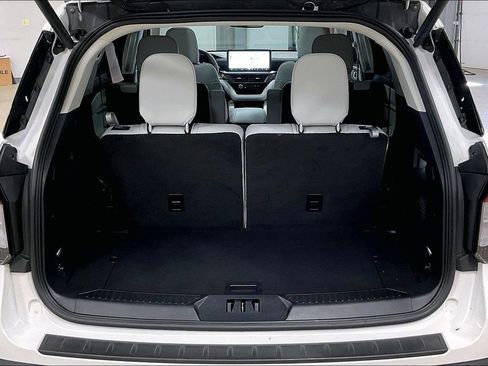 Used 2025 Ford Explorer Platinum w/ Ultimate Package image 36