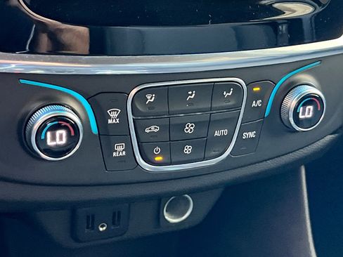 Certified 2023 Chevrolet Traverse LT image 21