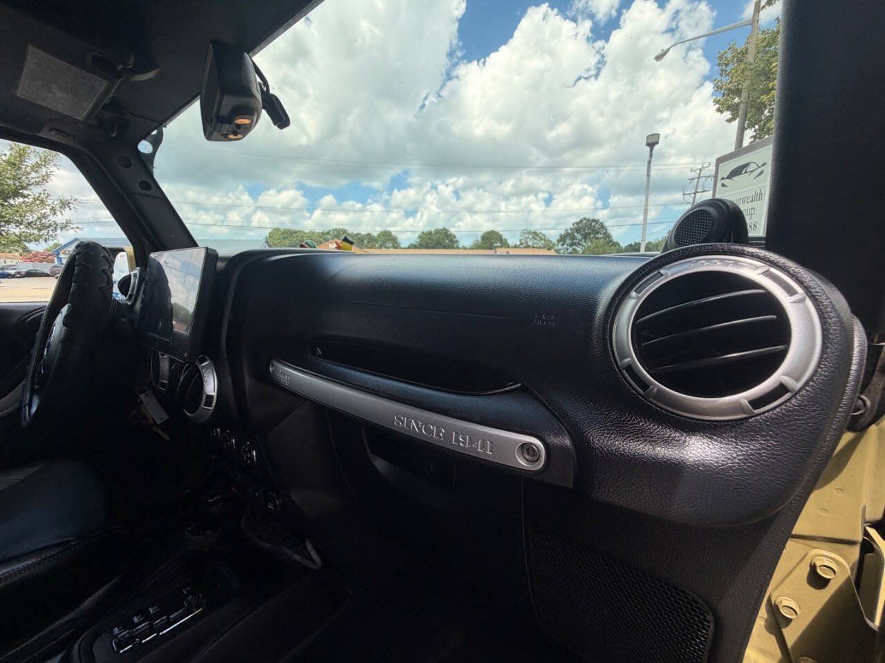 Used 2013 Jeep Wrangler Unlimited Sahara w/ Dual Top Group AWD/4WD image 26
