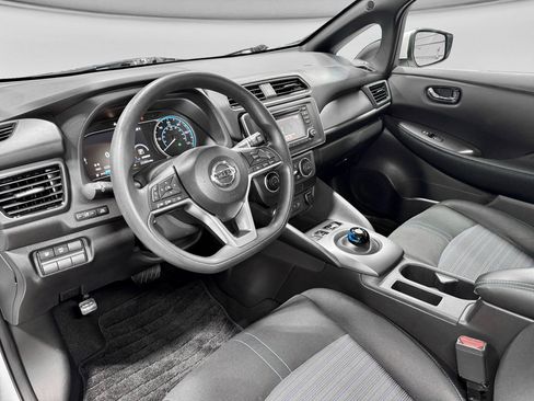 Used 2018 Nissan Leaf S image 16