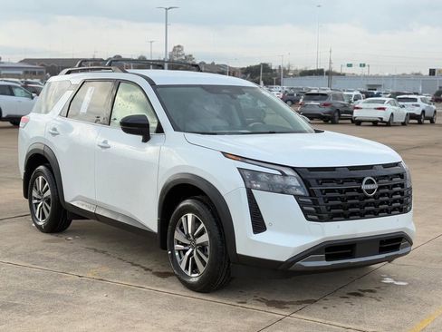 New 2026 Nissan Pathfinder SL FWD image 6