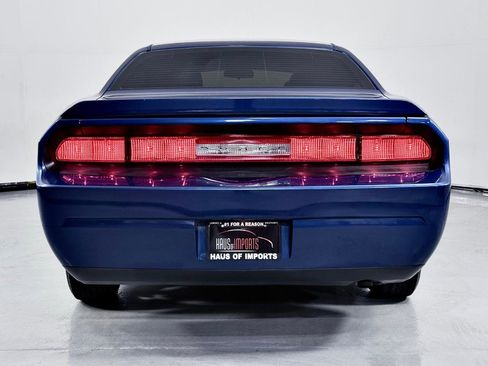 Used 2010 Dodge Challenger SE image 8