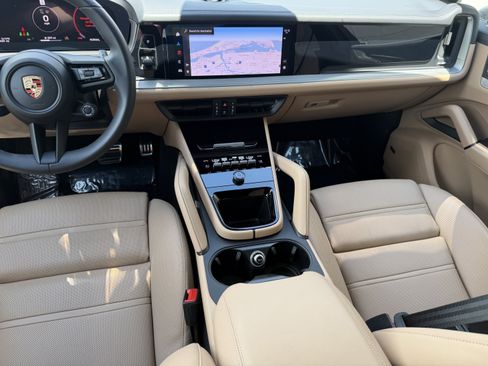 Certified 2024 Porsche Cayenne S AWD/4WD image 19