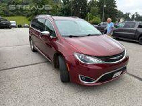 Used 2019 Chrysler Pacifica Limited FWD image 3