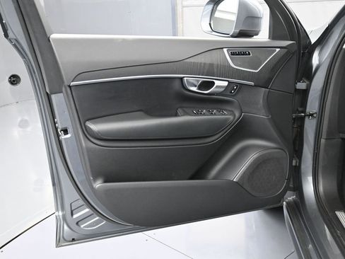 Used 2020 Volvo XC90 T5 Momentum image 16