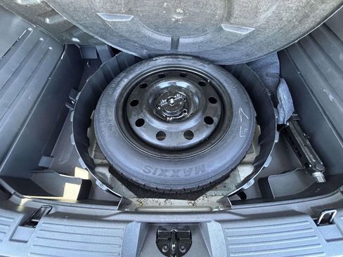 Used 2013 Ford Edge SEL FWD image 16