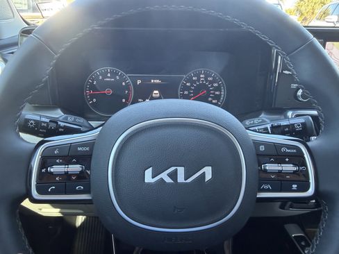 Certified 2022 Kia Sorento SX image 30