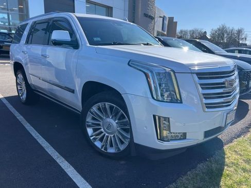 Used 2020 Cadillac Escalade Platinum image 3