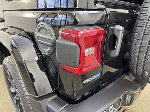 Used 2022 Jeep Wrangler Unlimited Sahara w/ Cold Weather Group AWD/4WD image 31