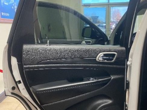 Used 2020 Jeep Grand Cherokee Laredo w/ Laredo X Package image 15