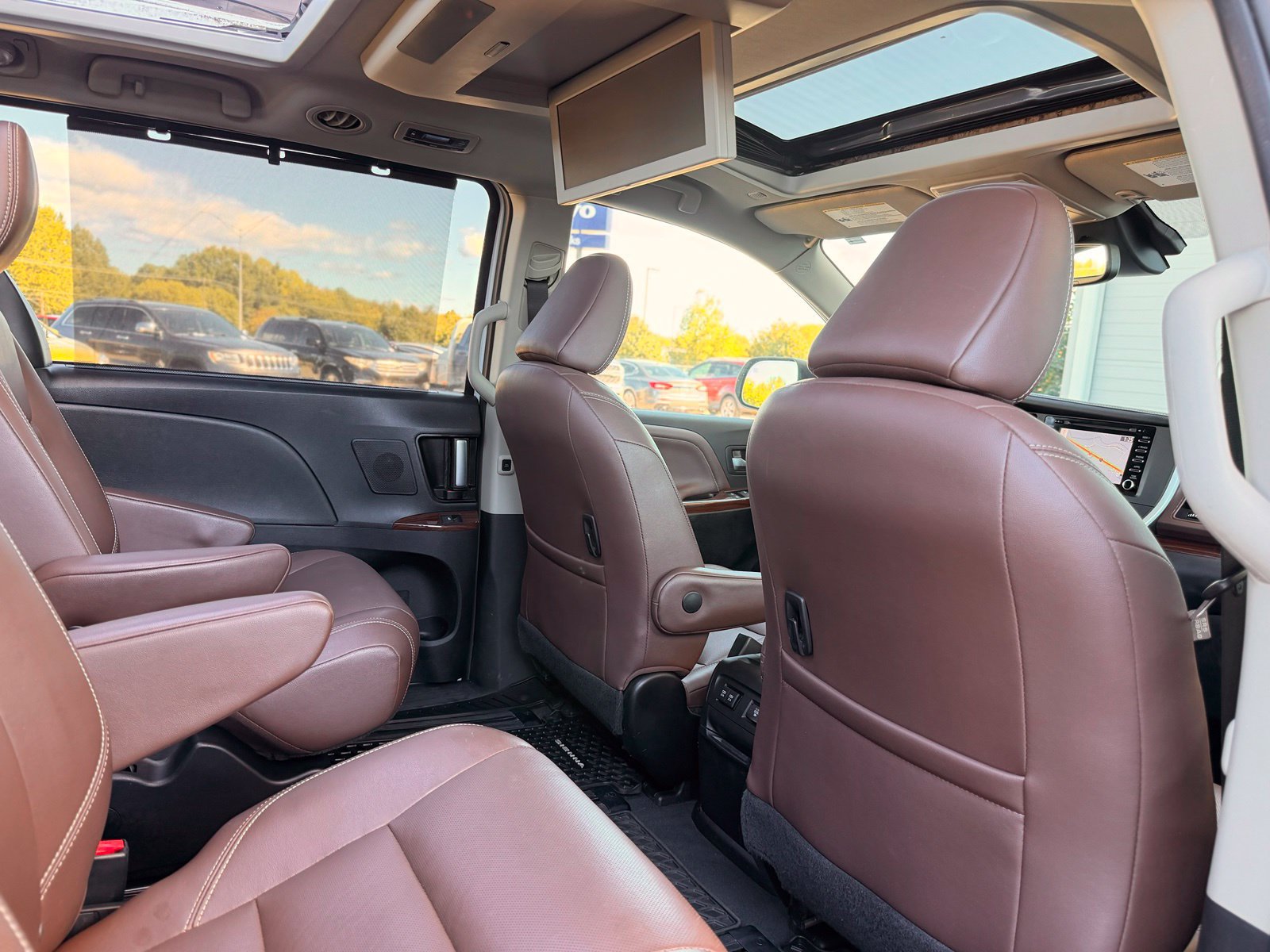 Used 2020 Toyota Sienna XLE Premium AWD/4WD image 28