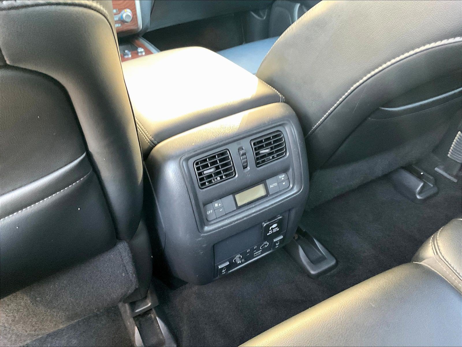 Used 2017 Nissan Pathfinder Platinum w/ Family Entertainment Package FWD image 12