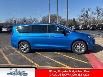 New 2026 Chrysler Pacifica Select