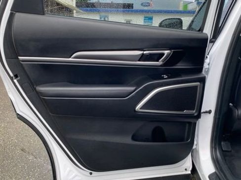 Used 2023 Kia Telluride S image 17