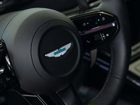Used 2025 Aston Martin V8 Vantage Coupe image 26