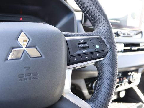 New 2026 Mitsubishi Outlander SE image 15