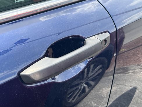 Used 2018 Honda CR-V LX image 5