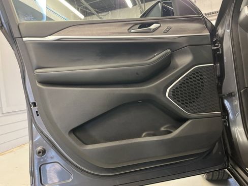 Used 2021 Jeep Grand Cherokee L Limited image 9