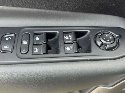 Used 2023 Jeep Renegade Latitude image 12