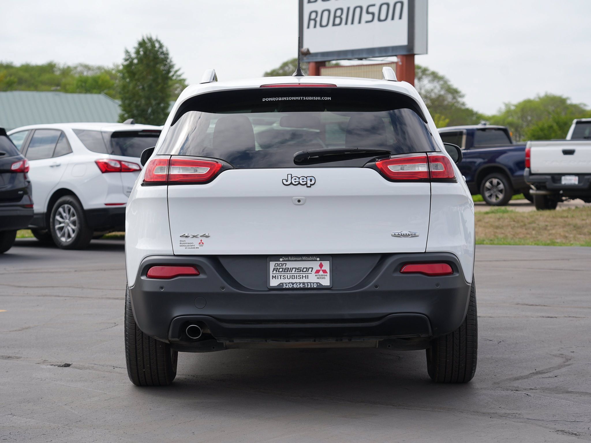 Used 2018 Jeep Cherokee Latitude w/ Safety Group AWD/4WD image 4