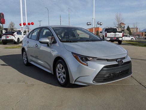 Certified 2025 Toyota Corolla LE image 2