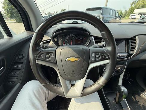 Used 2019 Chevrolet Trax LT w/ LT Convenience Package AWD/4WD image 32