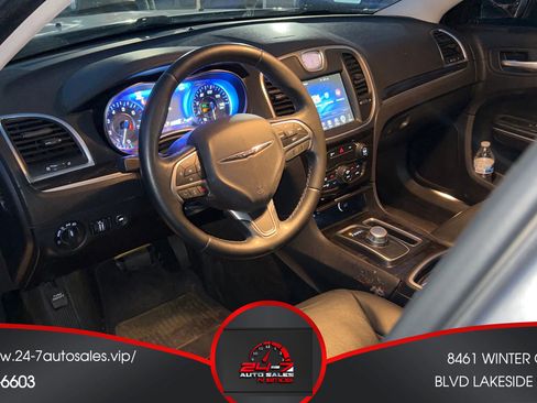 Used 2015 Chrysler 300 Limited image 16