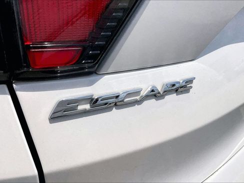 Used 2018 Ford Escape SEL w/ Ford Safe & Smart Package FWD image 21