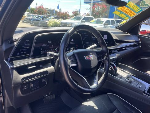 Used 2024 Cadillac Escalade Sport AWD/4WD image 9