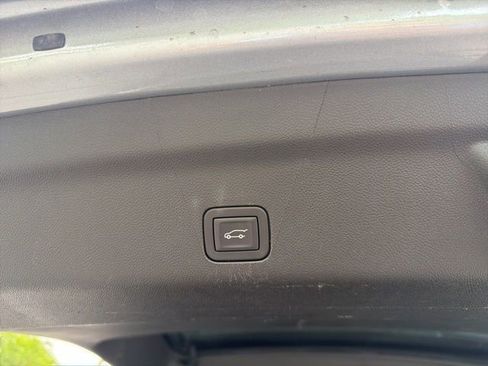 Used 2025 Chevrolet Suburban Z71 AWD/4WD image 16