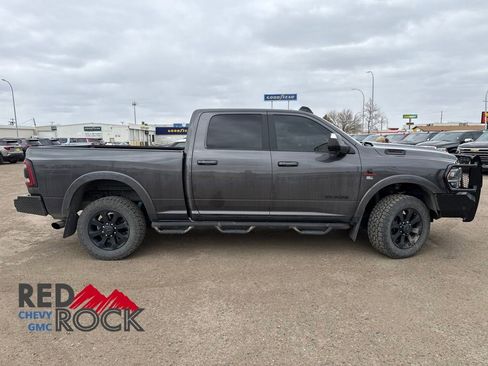 Used 2019 RAM 2500 Laramie w/ Night Edition AWD/4WD image 4