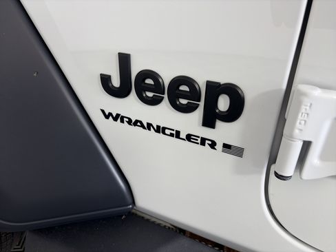 Used 2023 Jeep Wrangler Unlimited Sport AWD/4WD image 15