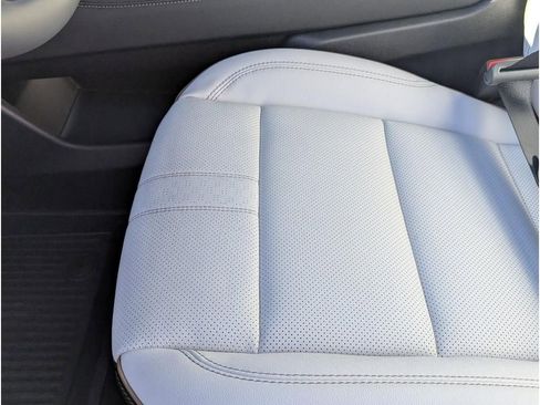 New 2026 Chevrolet Traverse High Country w/ LPO, Floor Liner Package image 23