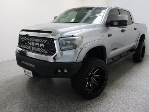 Used 2021 Toyota Tundra SR5 w/ SR5 Upgrade Package AWD/4WD image 2