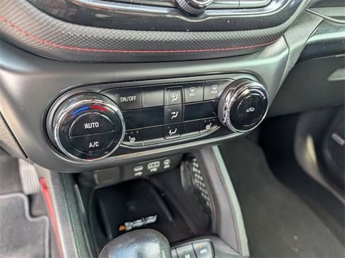 Used 2022 Chevrolet TrailBlazer RS w/ Technology Package image 12