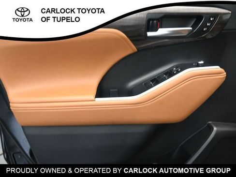 Used 2023 Toyota Highlander Platinum image 24