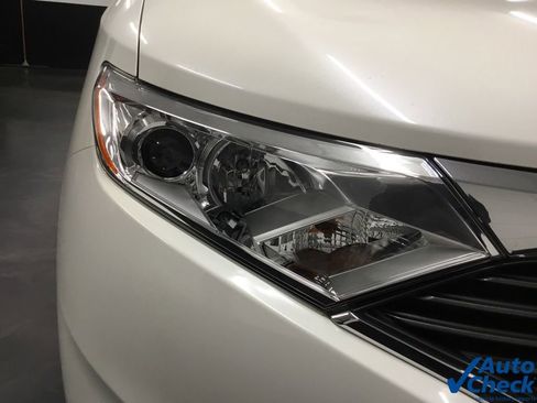 Used 2011 Nissan Quest LE FWD image 19