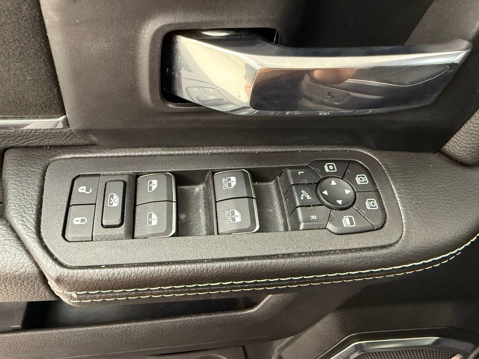 Used 2025 RAM 2500 Laramie AWD/4WD image 14