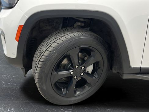 Certified 2024 Jeep Grand Cherokee Limited w/ Luxury Tech Group II AWD/4WD image 37