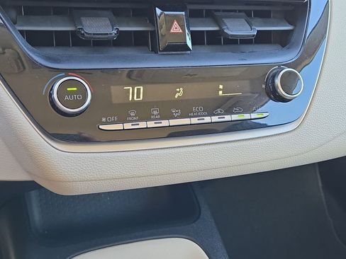 Used 2022 Toyota Corolla LE image 25