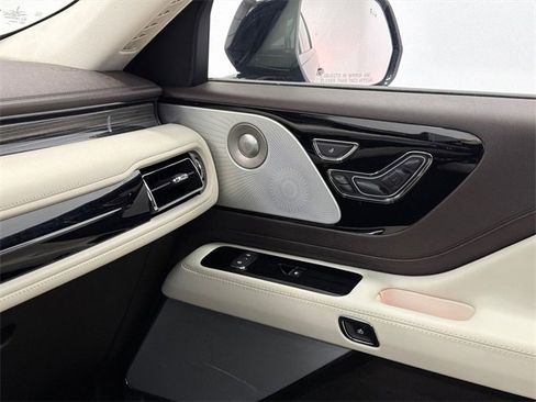 Used 2023 Lincoln Aviator Black Label w/ Jet Package image 35