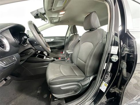 Used 2023 Kia Forte LXS image 17