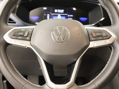 Used 2022 Volkswagen Taos SE FWD image 12